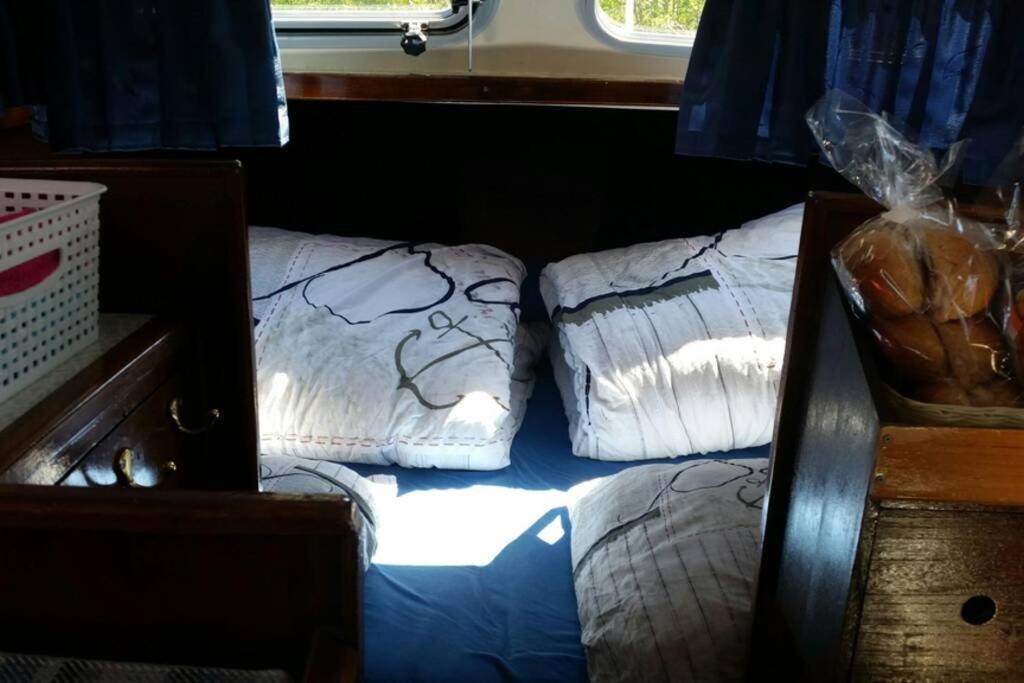 Boat Allemansfreon - Kamperen Op Het Water - Niet Om Mee Te Varen - Read Host Profile-Lees Hostprofiel Jutrijp Dış mekan fotoğraf