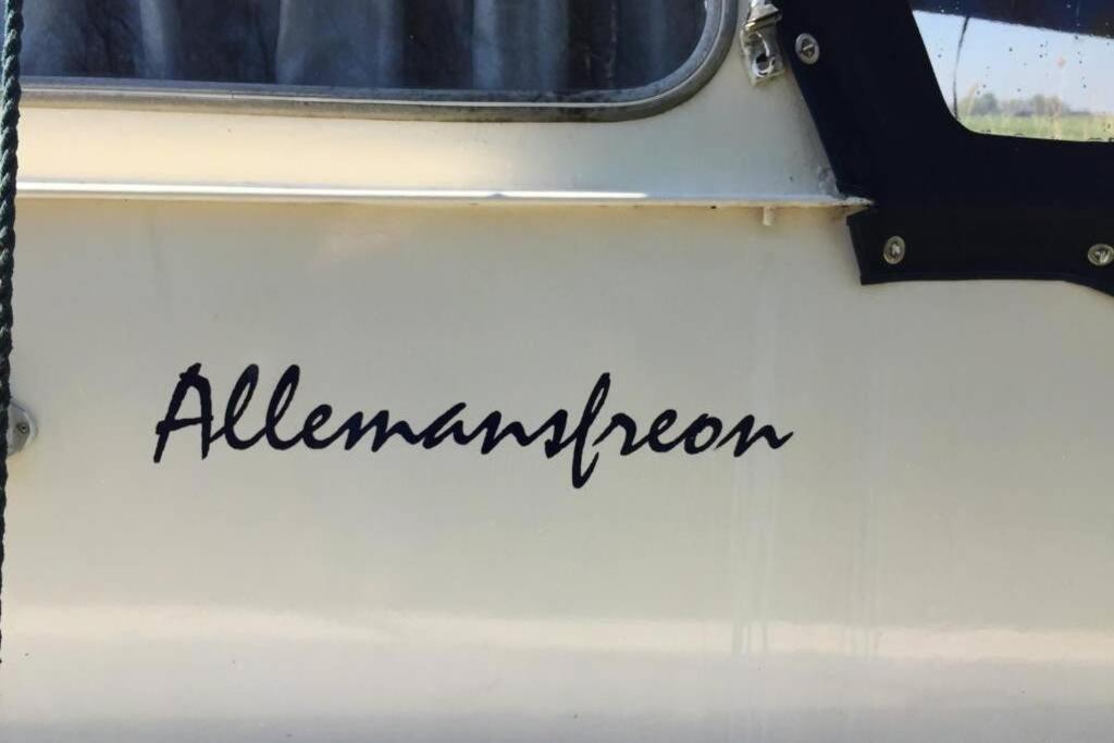 Boat Allemansfreon - Kamperen Op Het Water - Niet Om Mee Te Varen - Read Host Profile-Lees Hostprofiel Jutrijp Dış mekan fotoğraf