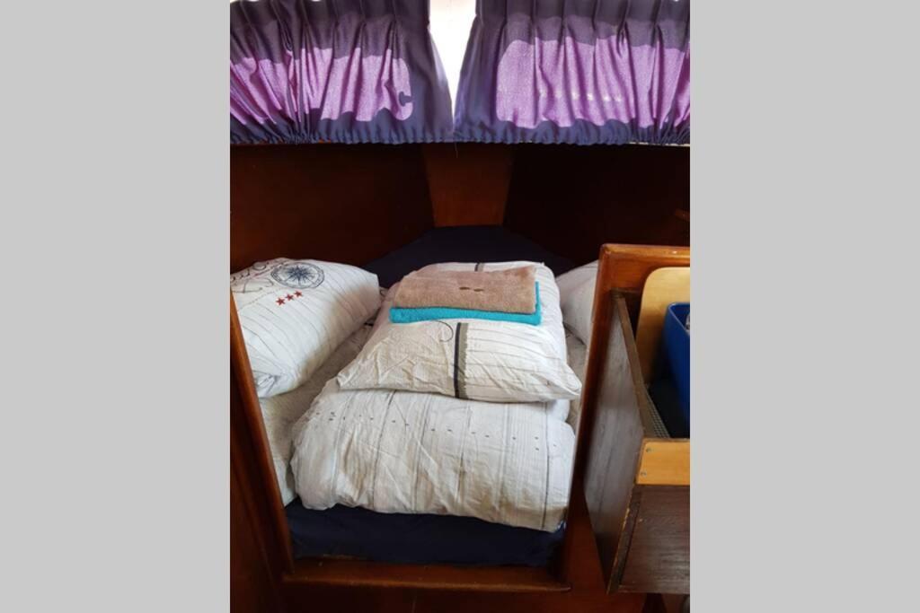 Boat Allemansfreon - Kamperen Op Het Water - Niet Om Mee Te Varen - Read Host Profile-Lees Hostprofiel Jutrijp Dış mekan fotoğraf