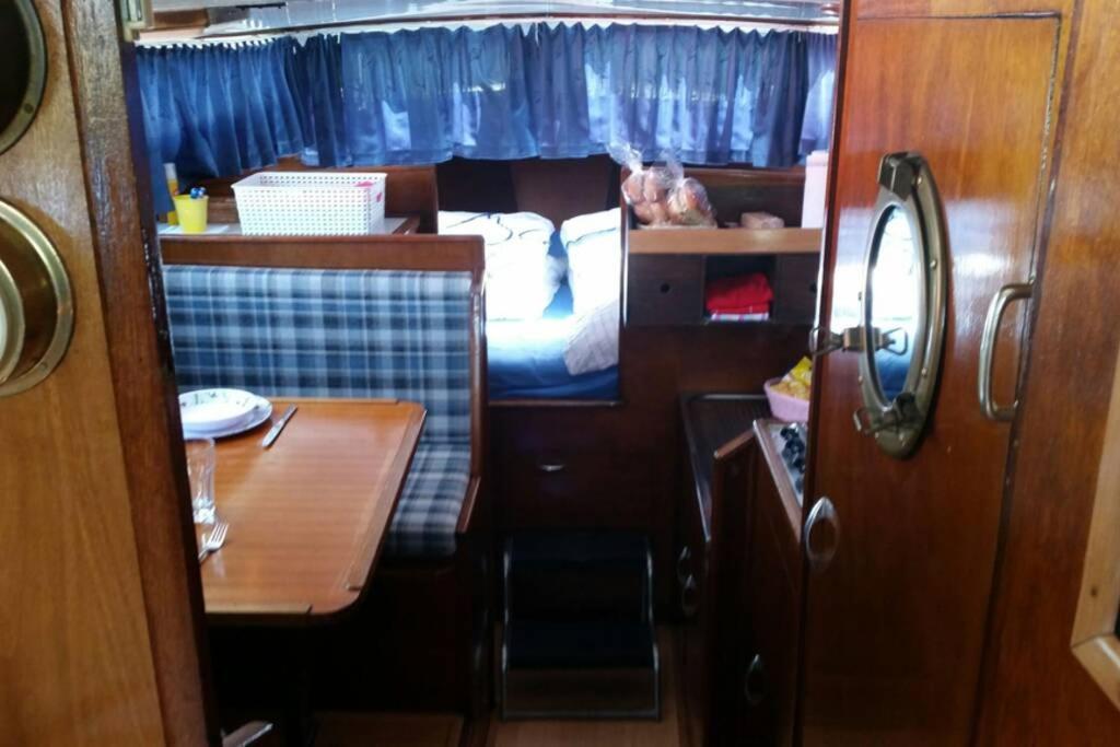 Boat Allemansfreon - Kamperen Op Het Water - Niet Om Mee Te Varen - Read Host Profile-Lees Hostprofiel Jutrijp Dış mekan fotoğraf