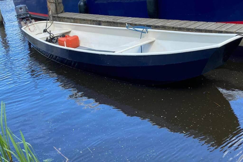 Boat Allemansfreon - Kamperen Op Het Water - Niet Om Mee Te Varen - Read Host Profile-Lees Hostprofiel Jutrijp Dış mekan fotoğraf