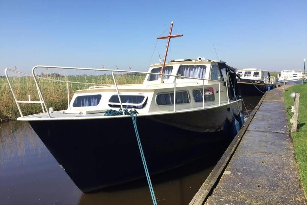 Boat Allemansfreon - Kamperen Op Het Water - Niet Om Mee Te Varen - Read Host Profile-Lees Hostprofiel Jutrijp Dış mekan fotoğraf