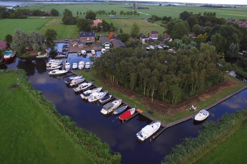 Boat Allemansfreon - Kamperen Op Het Water - Niet Om Mee Te Varen - Read Host Profile-Lees Hostprofiel Jutrijp Dış mekan fotoğraf