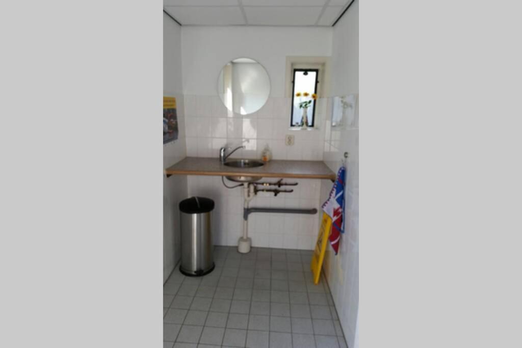 Boat Allemansfreon - Kamperen Op Het Water - Niet Om Mee Te Varen - Read Host Profile-Lees Hostprofiel Jutrijp Dış mekan fotoğraf