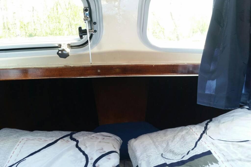 Boat Allemansfreon - Kamperen Op Het Water - Niet Om Mee Te Varen - Read Host Profile-Lees Hostprofiel Jutrijp Dış mekan fotoğraf
