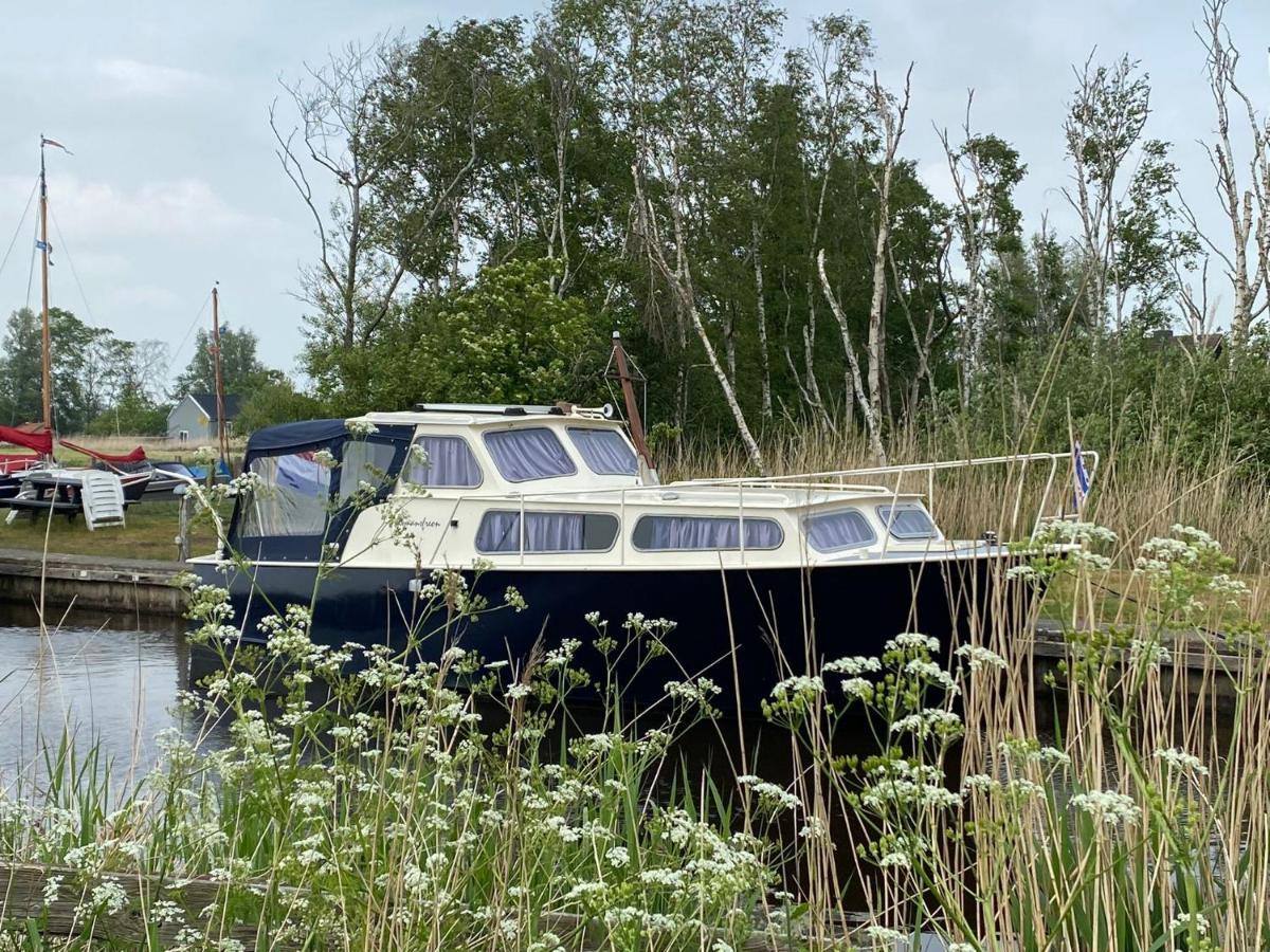 Boat Allemansfreon - Kamperen Op Het Water - Niet Om Mee Te Varen - Read Host Profile-Lees Hostprofiel Jutrijp Dış mekan fotoğraf