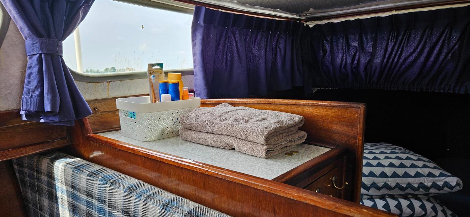 Boat Allemansfreon - Kamperen Op Het Water - Niet Om Mee Te Varen - Read Host Profile-Lees Hostprofiel Jutrijp Dış mekan fotoğraf